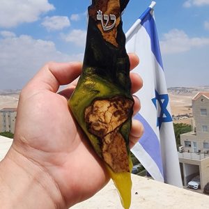 בית מזוזה א"י שחור צהוב בשילוב עץ זית