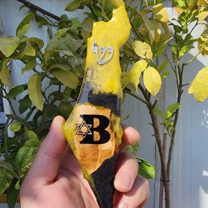 בית מזוזה א"י שחור צהוב בשילוב עץ זית  עם B ומגן דוד
