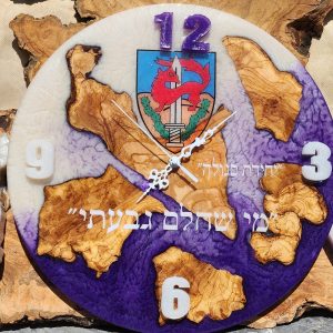 שעון קיר קוטר 35ס"מ מאפוקסי בשילוב עץ זית גבעתי