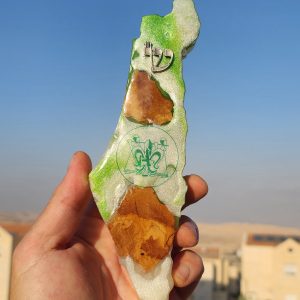בית מזוזה מאפוקסי בשילוב ירוק לבן בשילוב עץ זית מודיעין