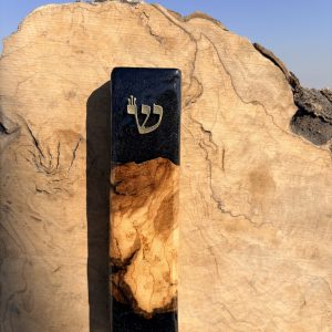 בית מזוזה מלבן מאפוקסי בשילוב עץ זית שחור