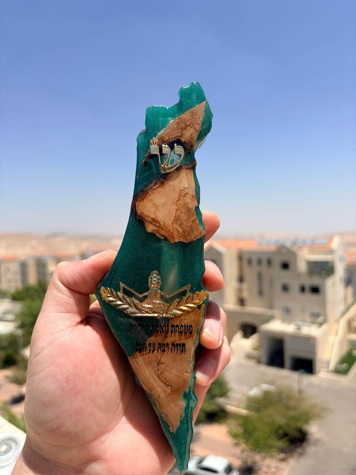 בית מזוזה מאפוקסי בשילוב עץ זית משמר הגבול